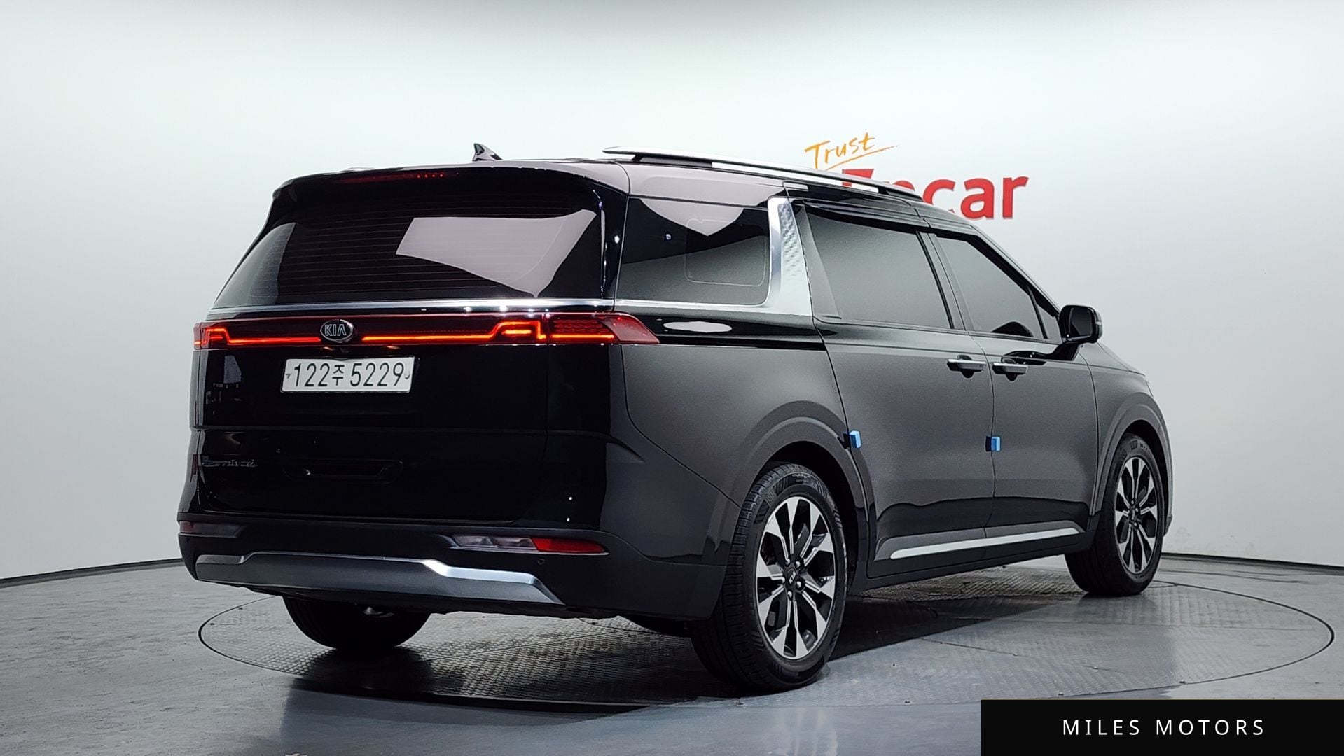 Kia Carnival 2021 — миниатюра 2