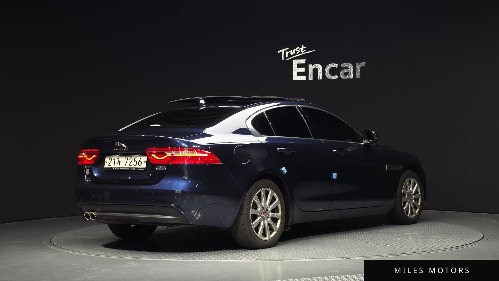 Jaguar XE 2017 — миниатюра 2