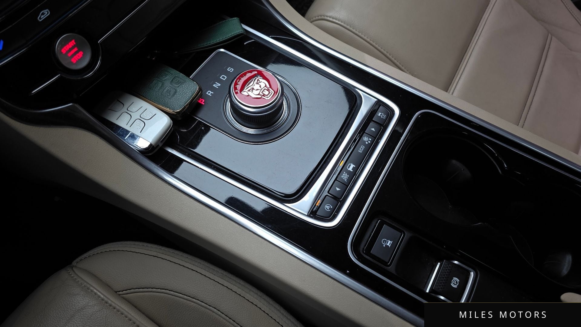 Jaguar XE 2017 — миниатюра 9