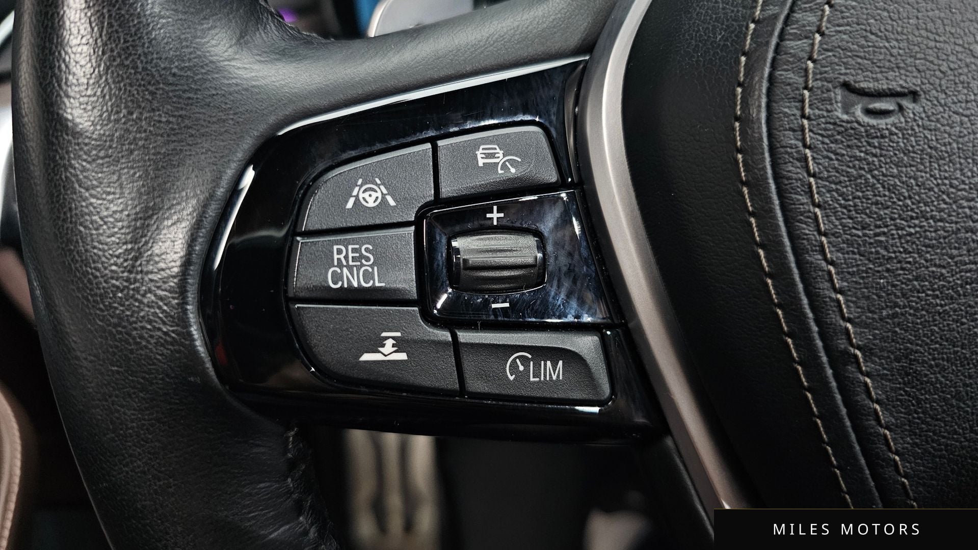 BMW 5시리즈 (G30) 2018 — миниатюра 32