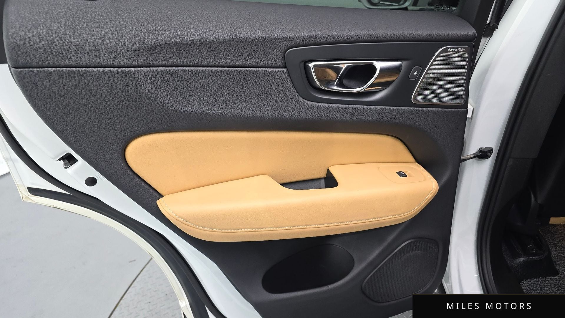 Volvo XC60 2019 — миниатюра 15