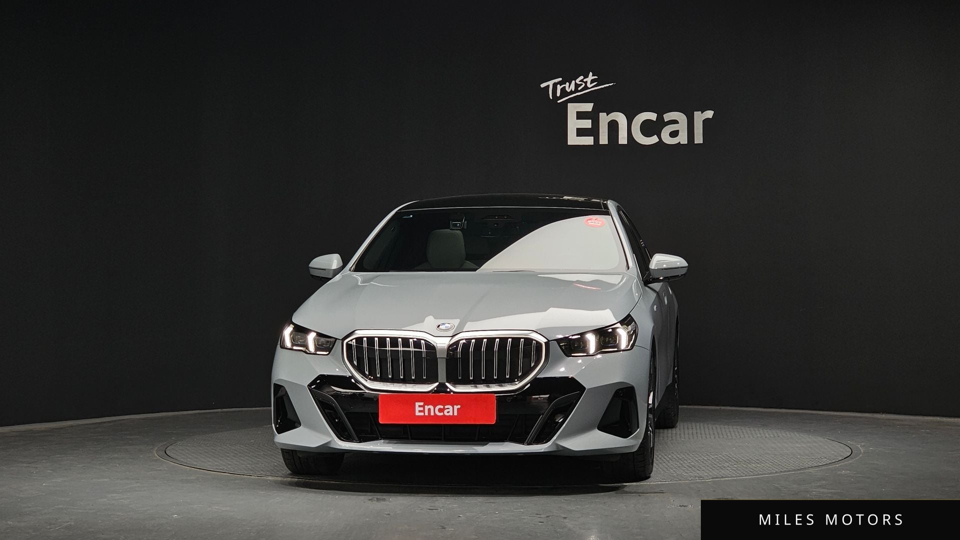 BMW 5 Series (G60) 2024 — миниатюра 3
