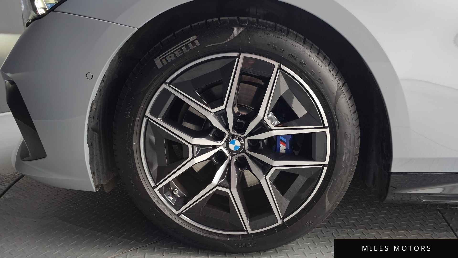 BMW 5 Series (G60) 2024 — миниатюра 5