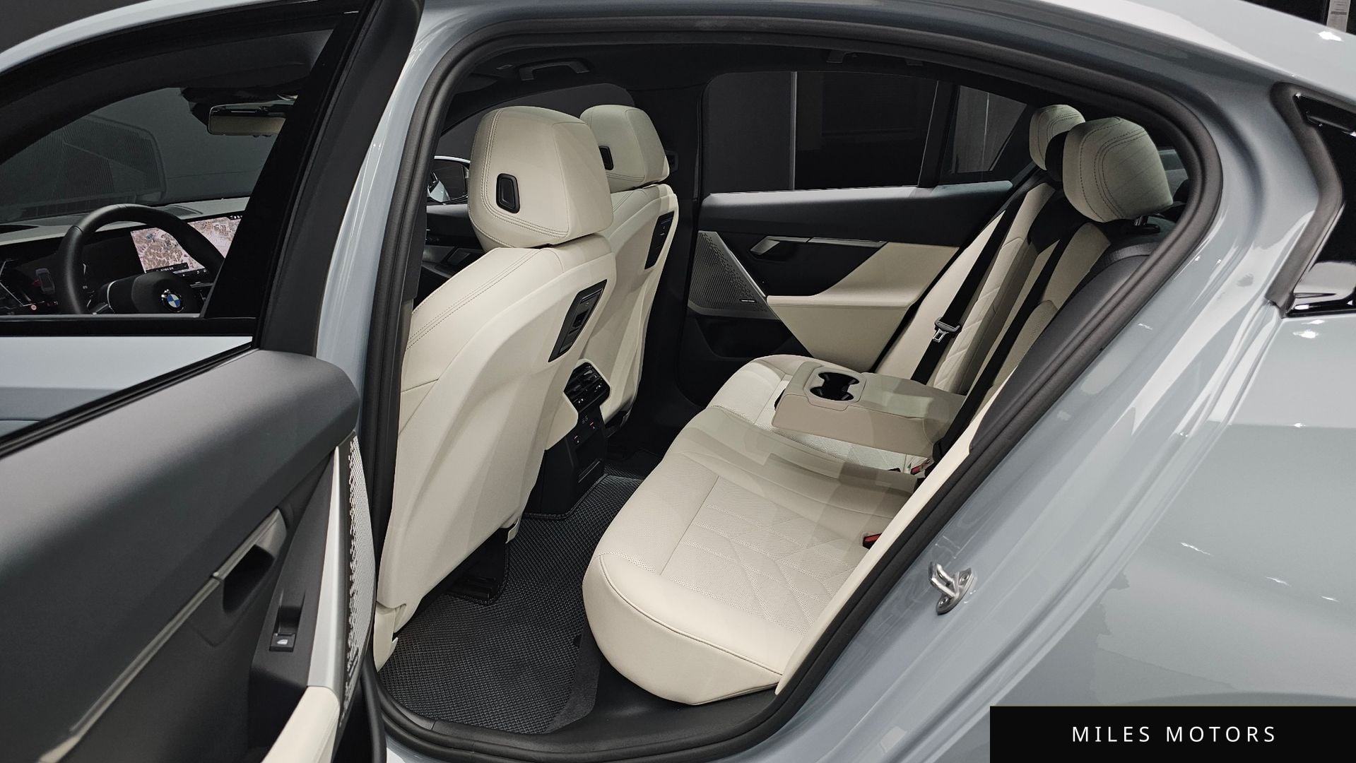 BMW 5 Series (G60) 2024 — миниатюра 12
