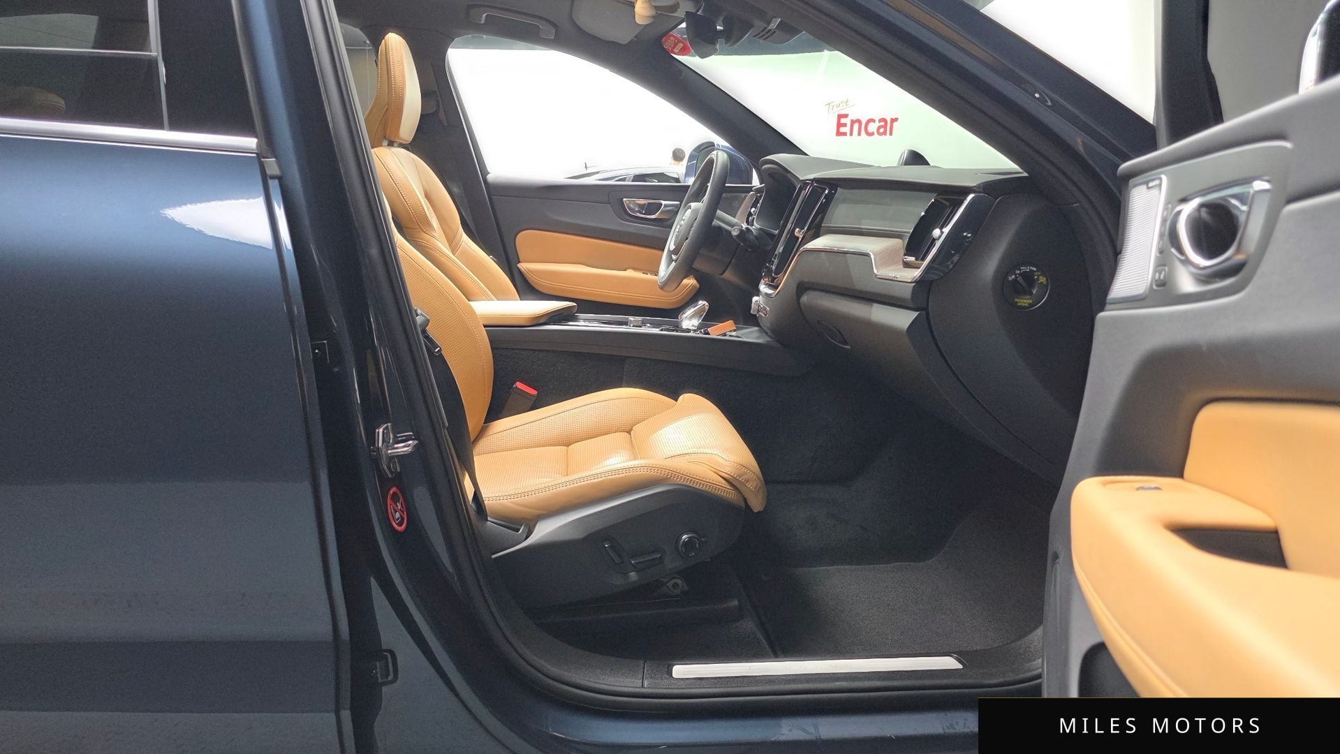 Volvo XC60 2022 — миниатюра 11