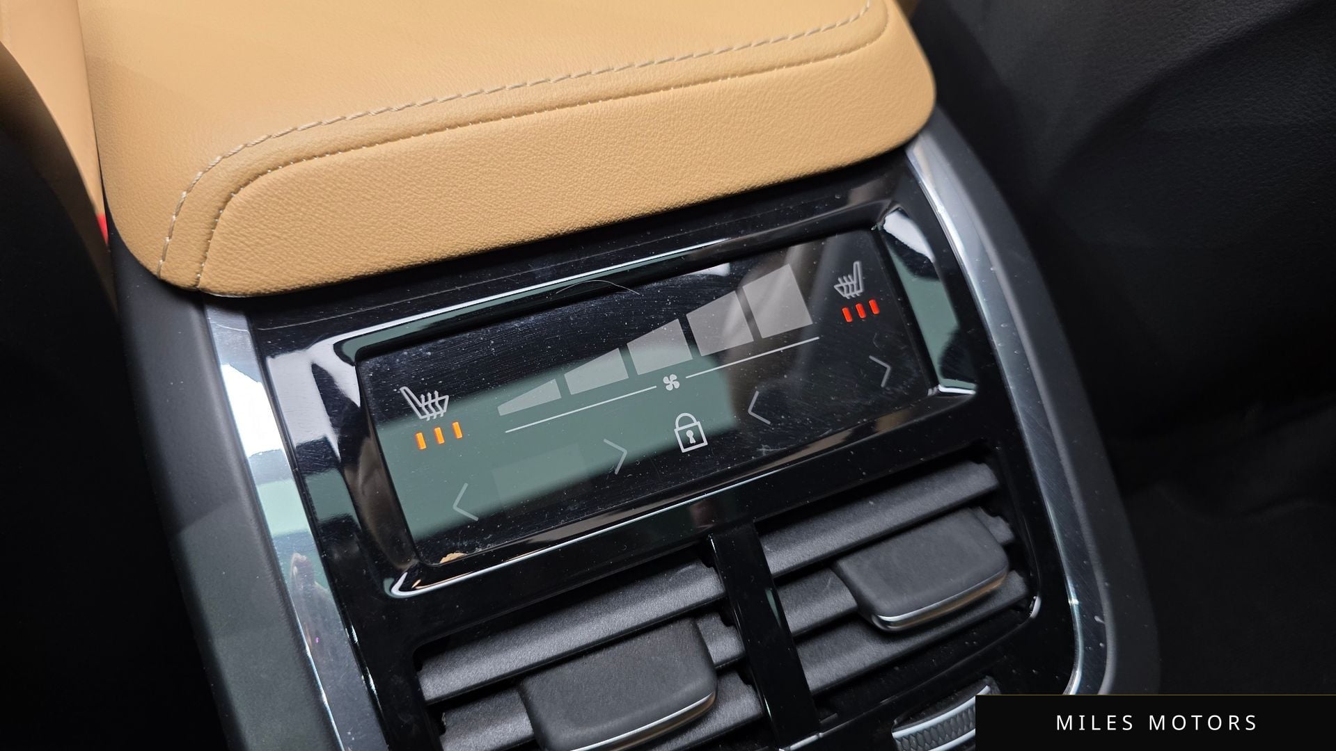 Volvo XC60 2022 — миниатюра 18