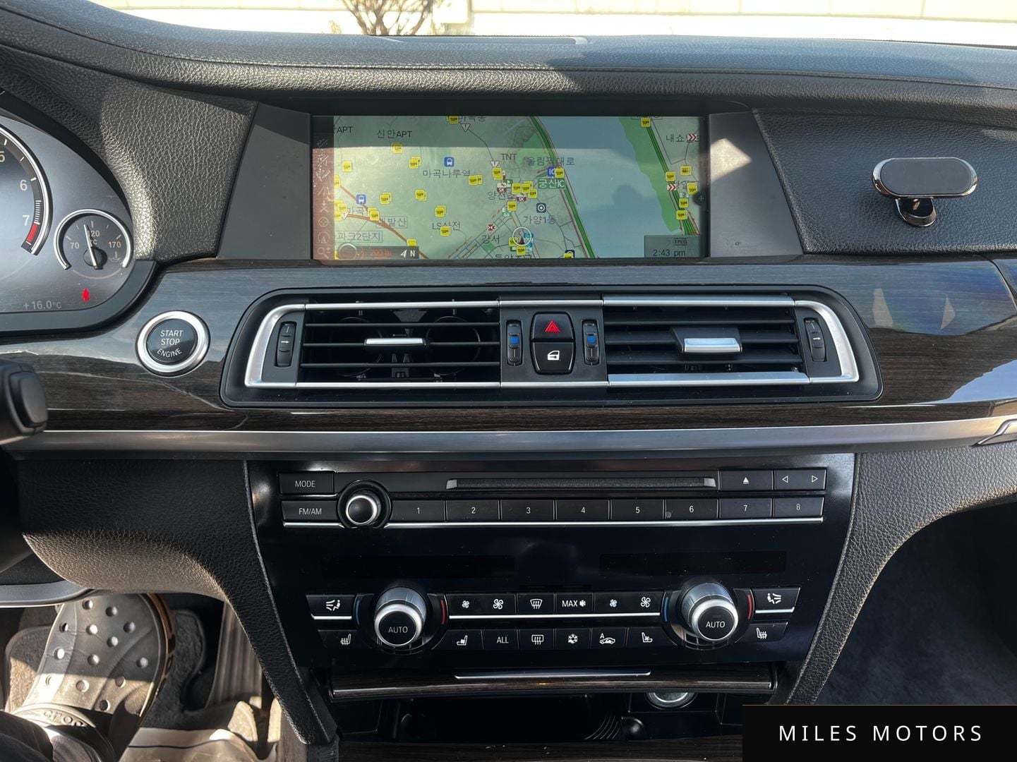 BMW 7 Series (F01) 2012 — миниатюра 10