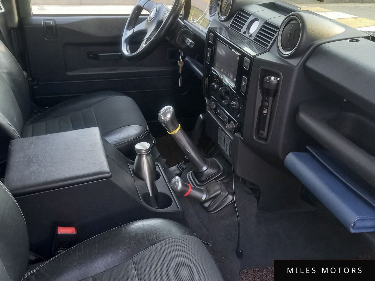 Land Rover Defender 2010 — миниатюра 10