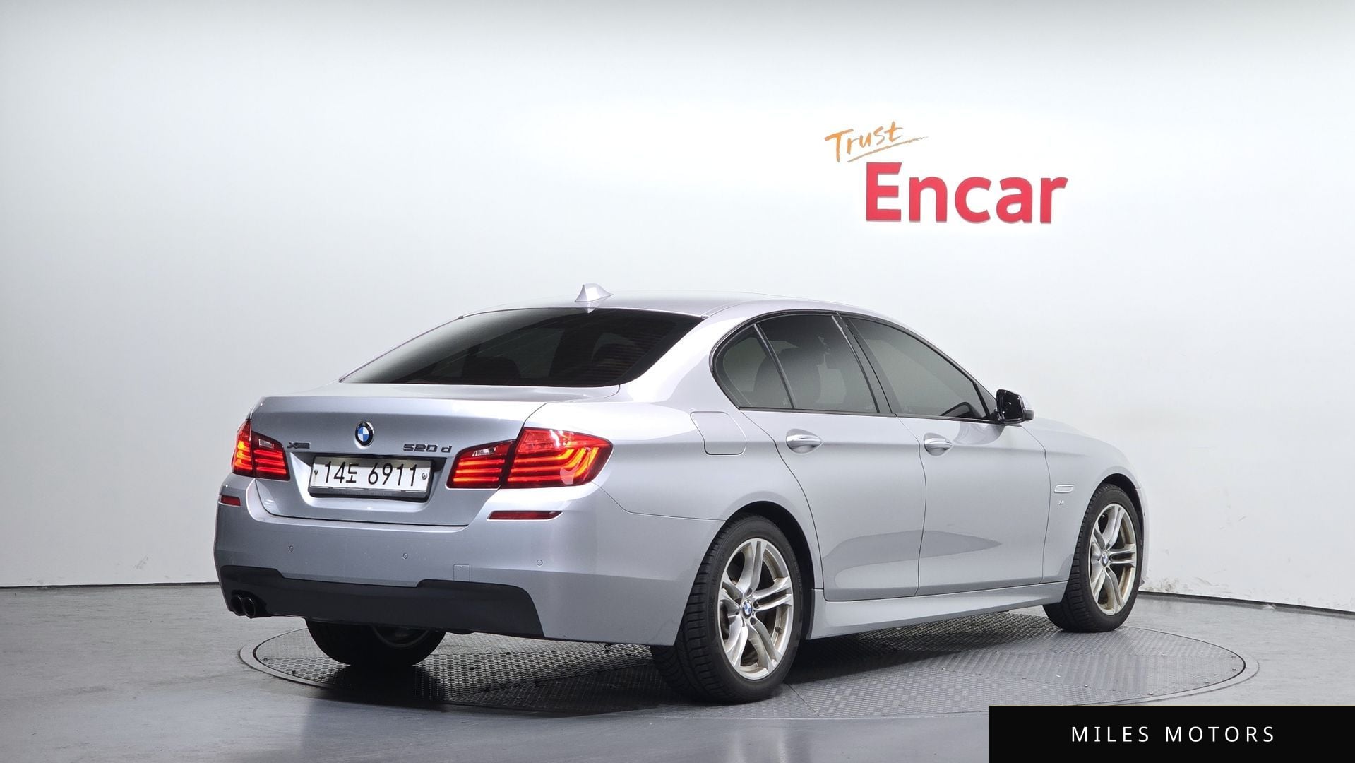 BMW 5 Series (F10) 2016 — миниатюра 2