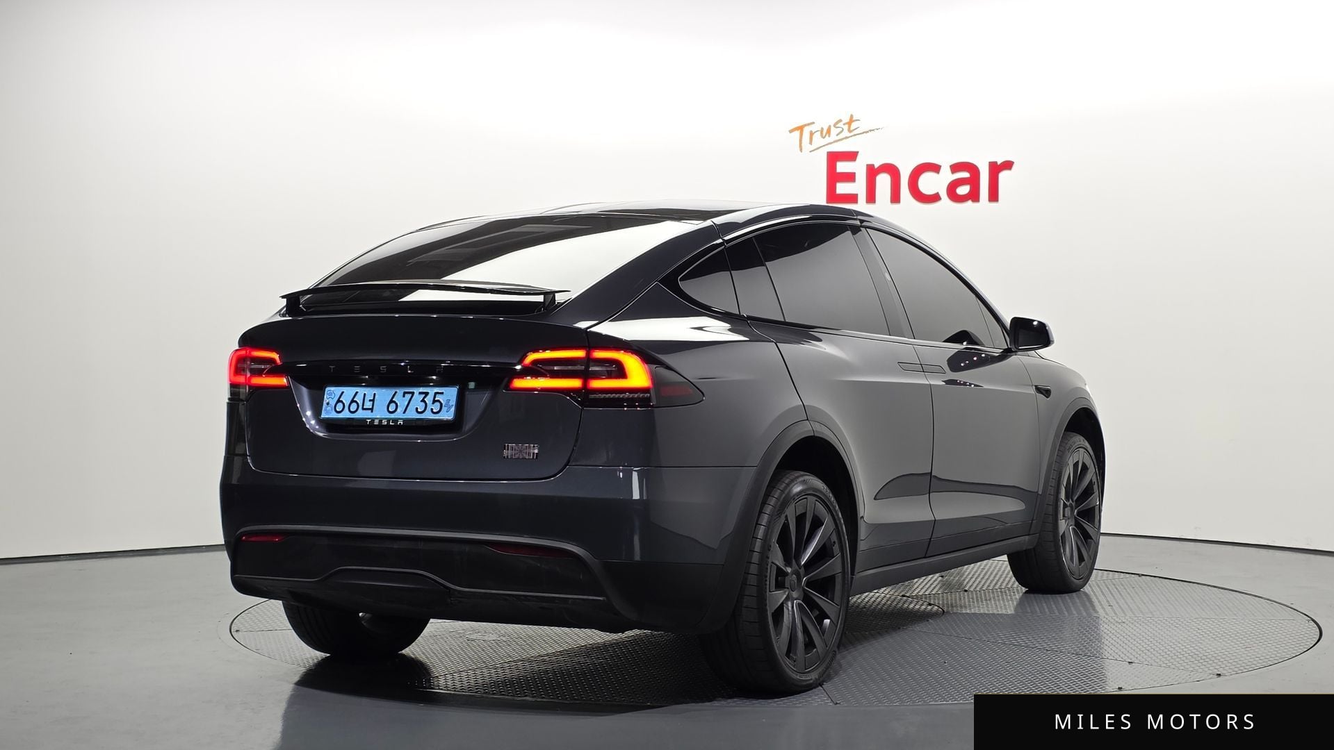 Tesla Model X 2023 — миниатюра 2