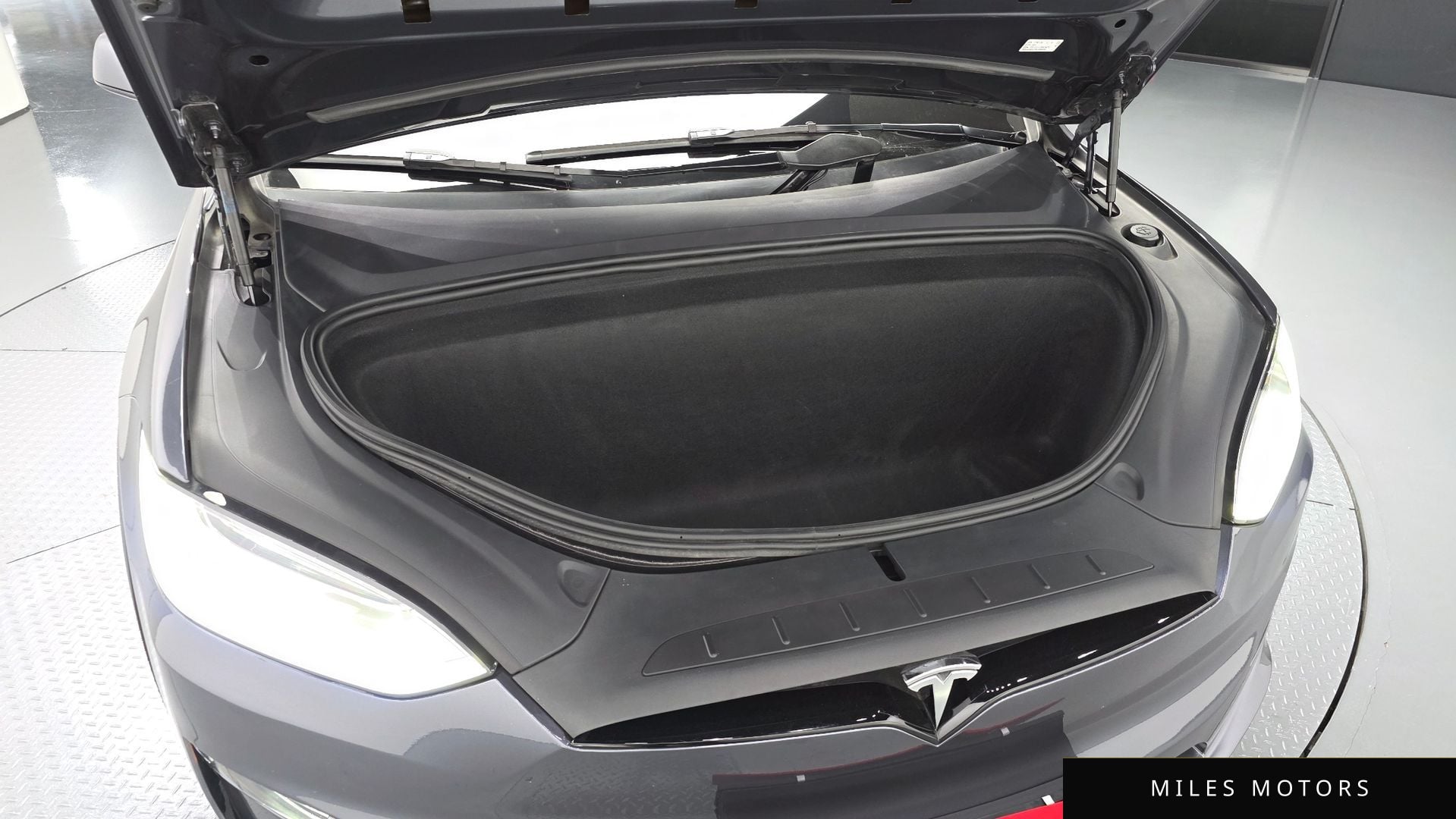 Tesla Model X 2023 — миниатюра 6