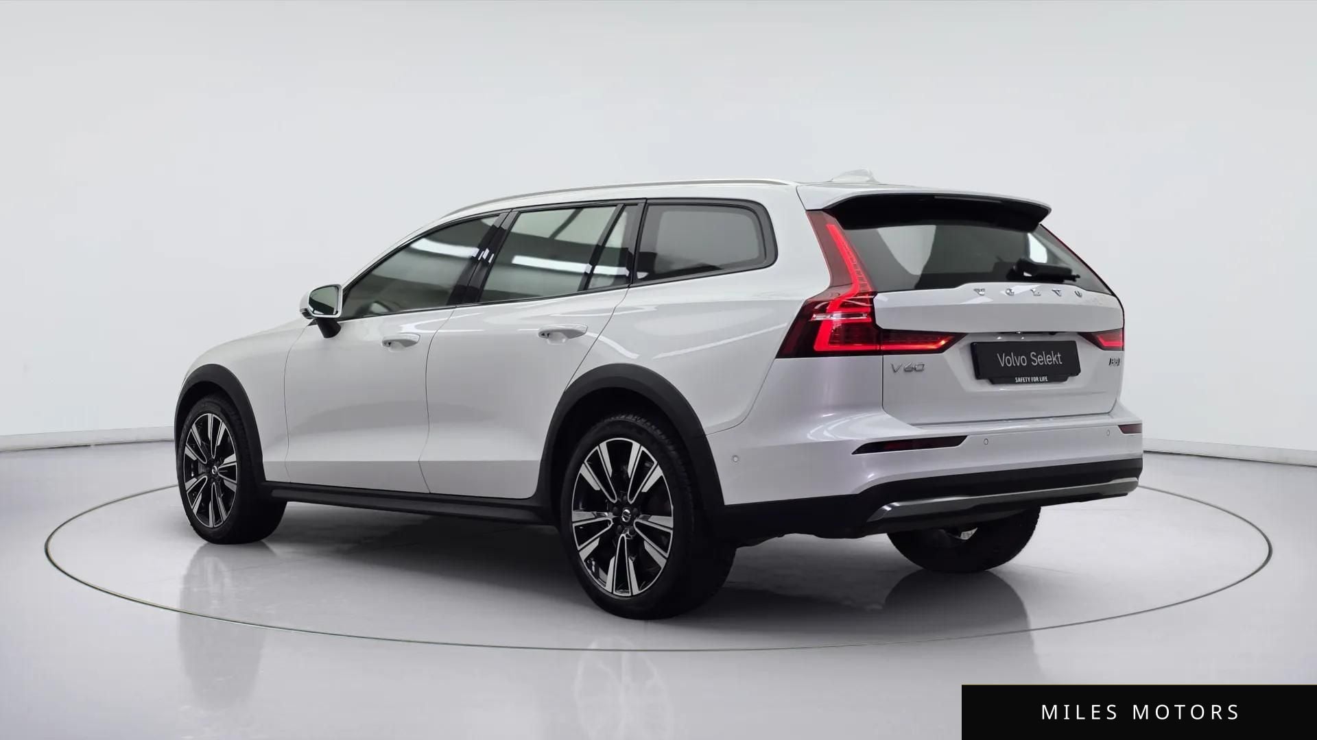 Volvo V60 2023 — миниатюра 2