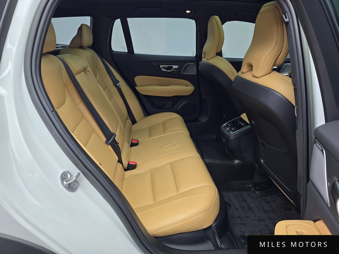 Volvo V60 2023 — миниатюра 11