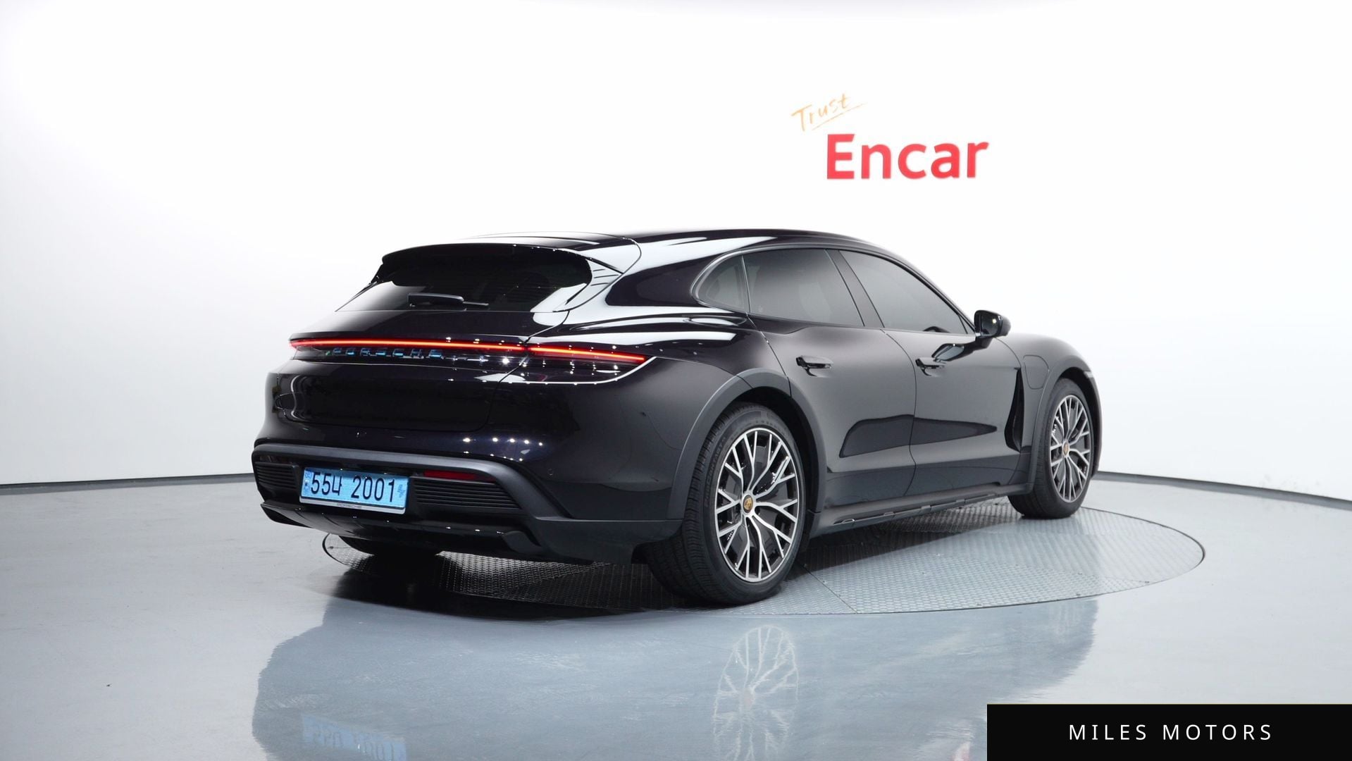 Porsche Taycan 2023 — миниатюра 2