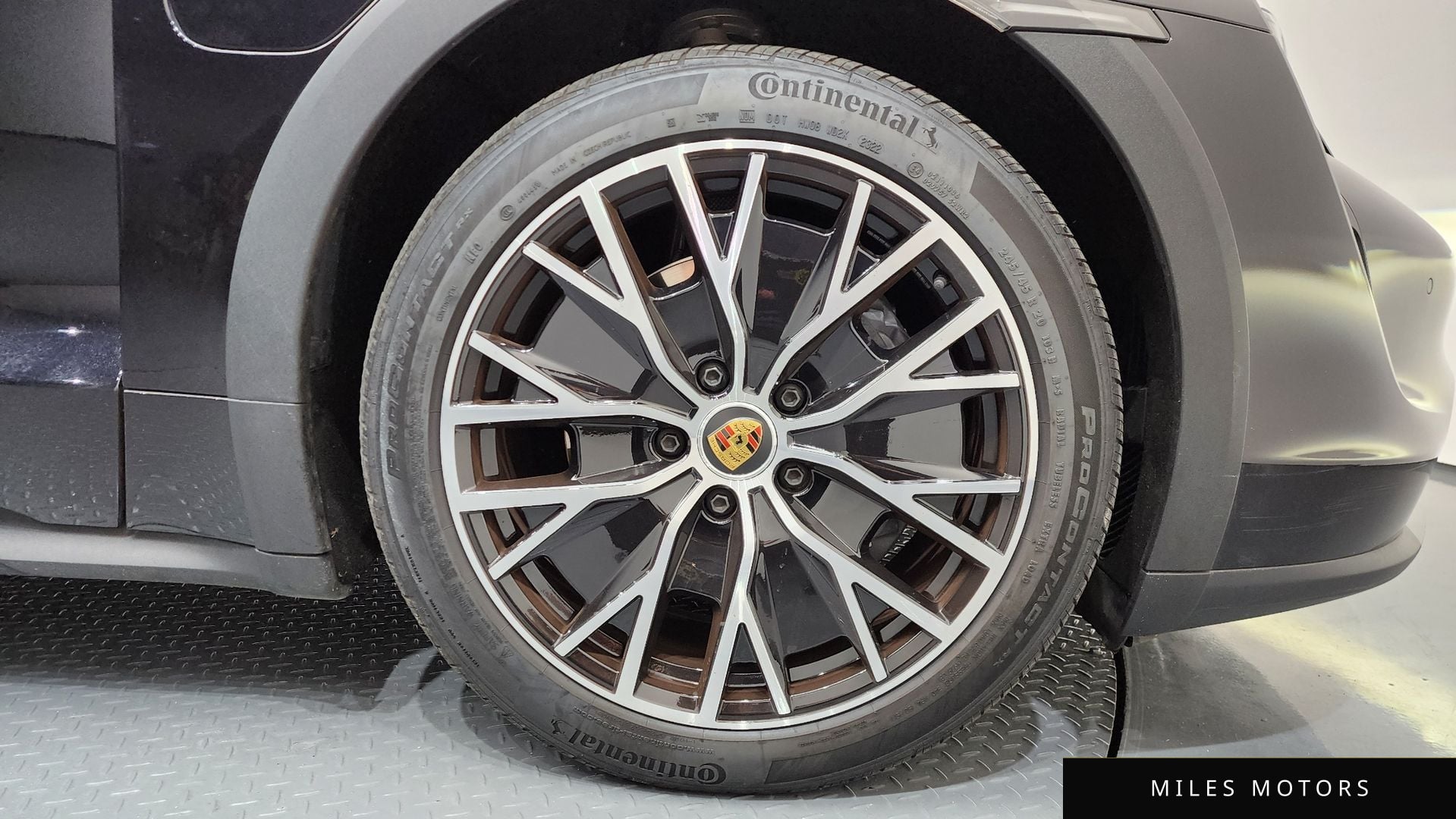 Porsche Taycan 2023 — миниатюра 5