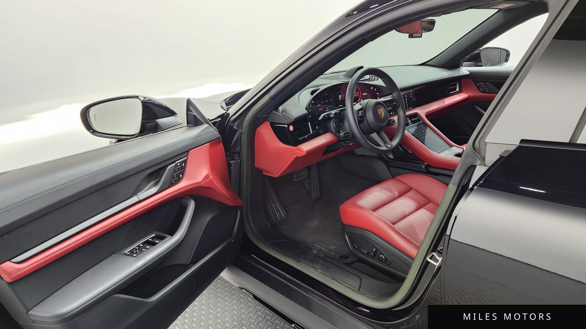 Porsche Taycan 2023 — миниатюра 10