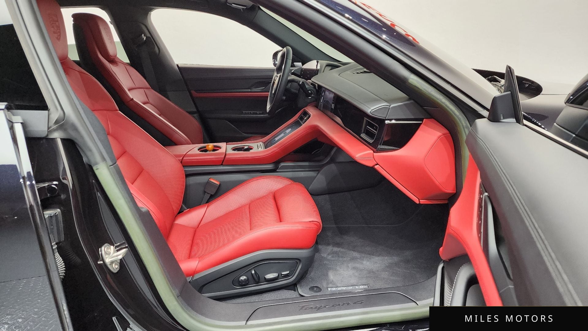 Porsche Taycan 2023 — миниатюра 11