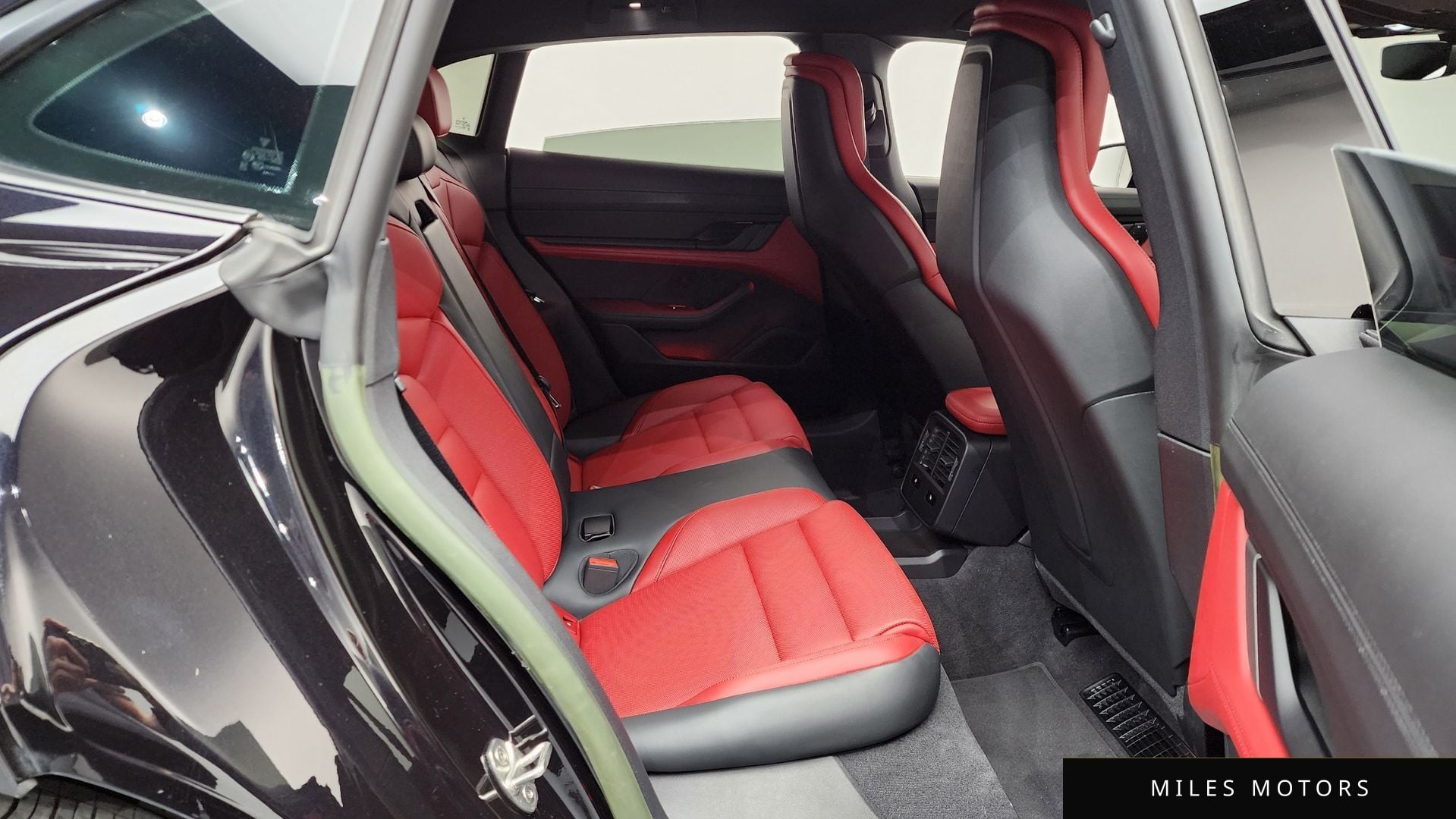 Porsche Taycan 2023 — миниатюра 12