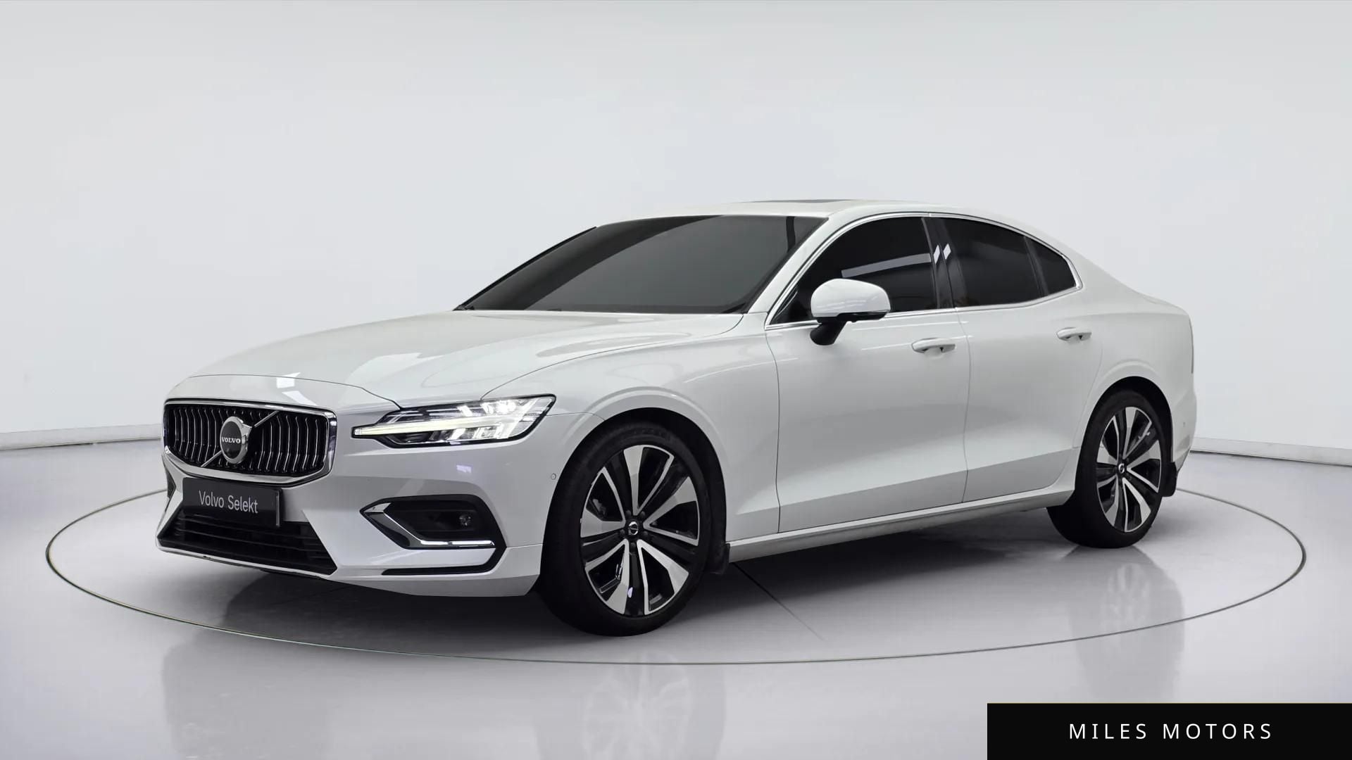 Volvo S60 2024 — фото 1 из 12