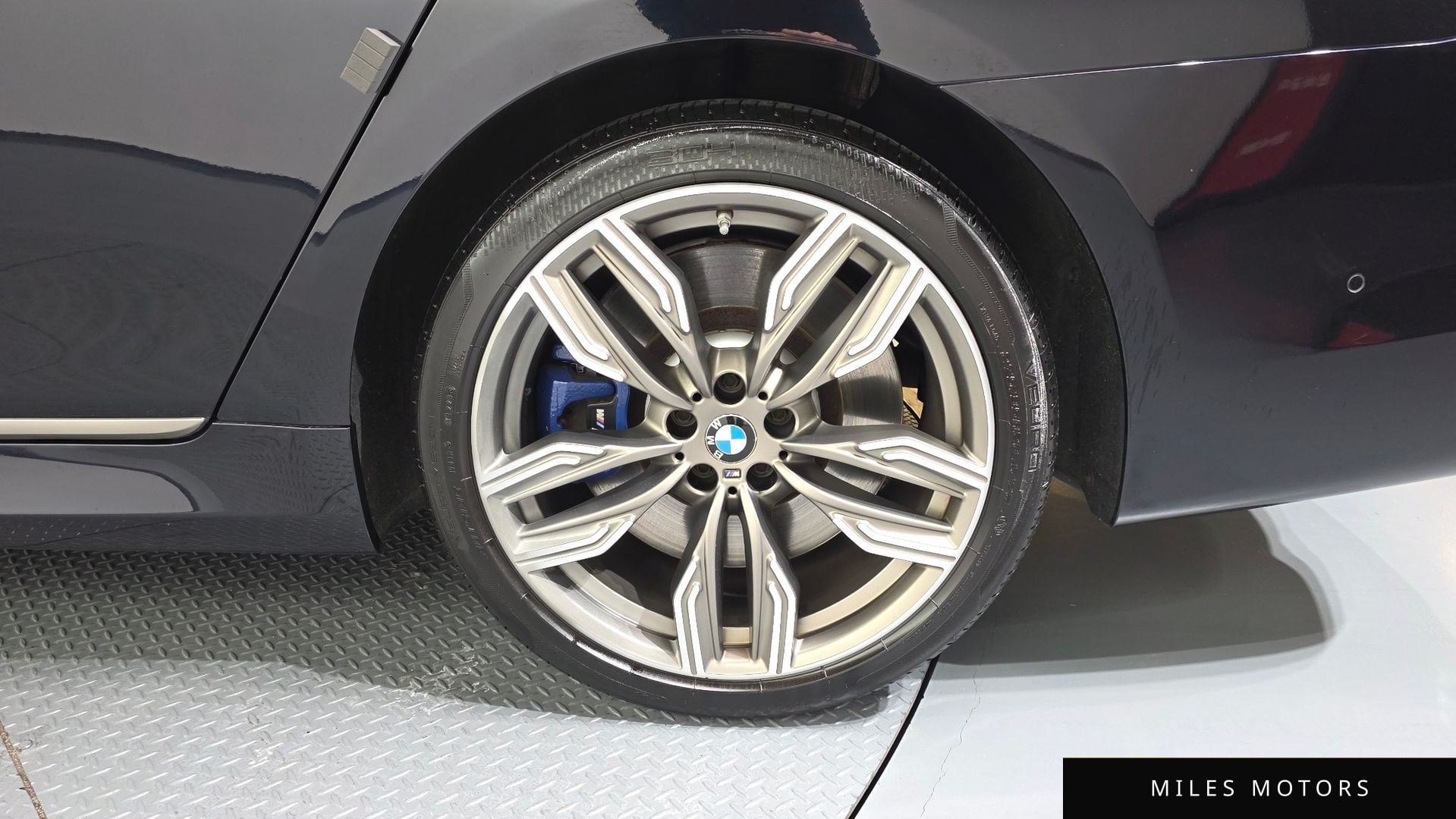 BMW 7시리즈 (G11) 2019 — миниатюра 7