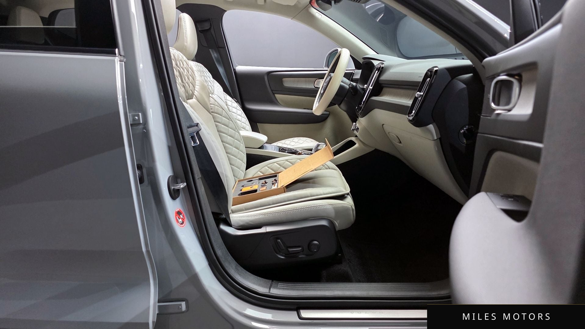 Volvo XC40 2025 — миниатюра 11