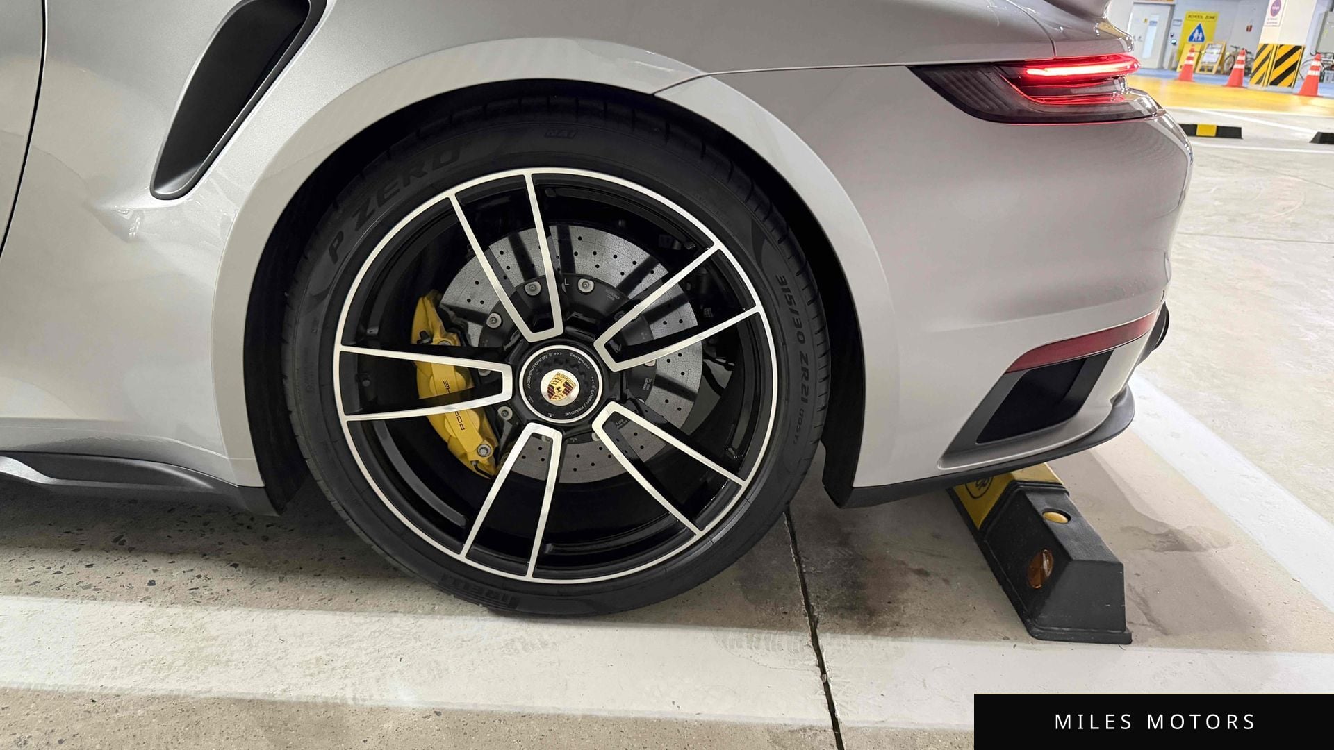 Porsche 911 (992) 2024 — миниатюра 8