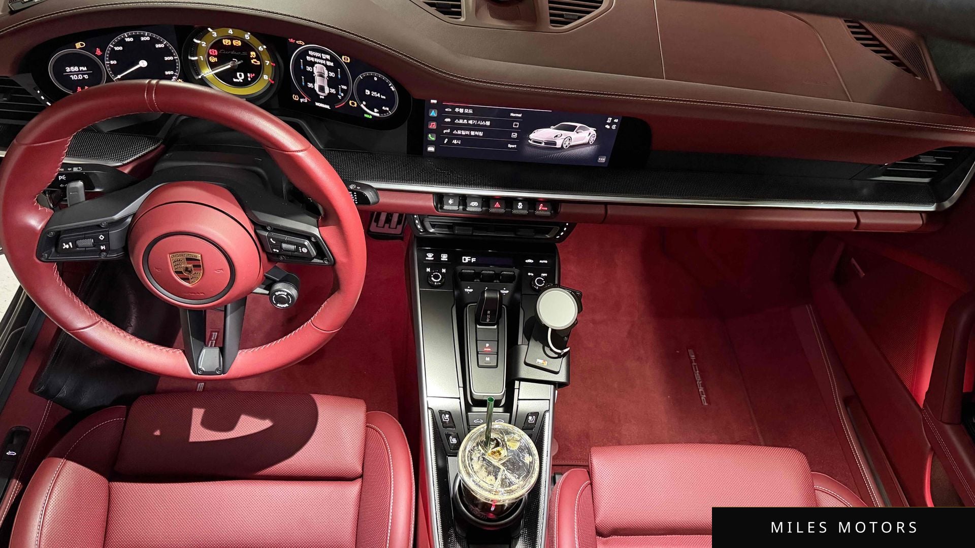 Porsche 911 (992) 2024 — миниатюра 12