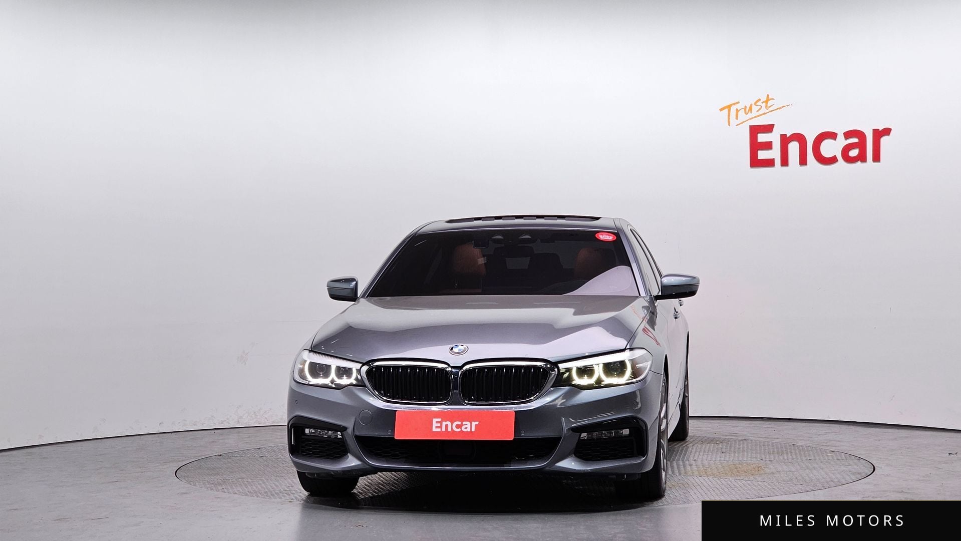 BMW 5 Series (G30) 2018 — миниатюра 3