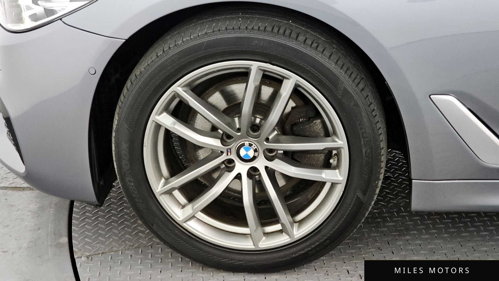 BMW 5 Series (G30) 2018 — миниатюра 5