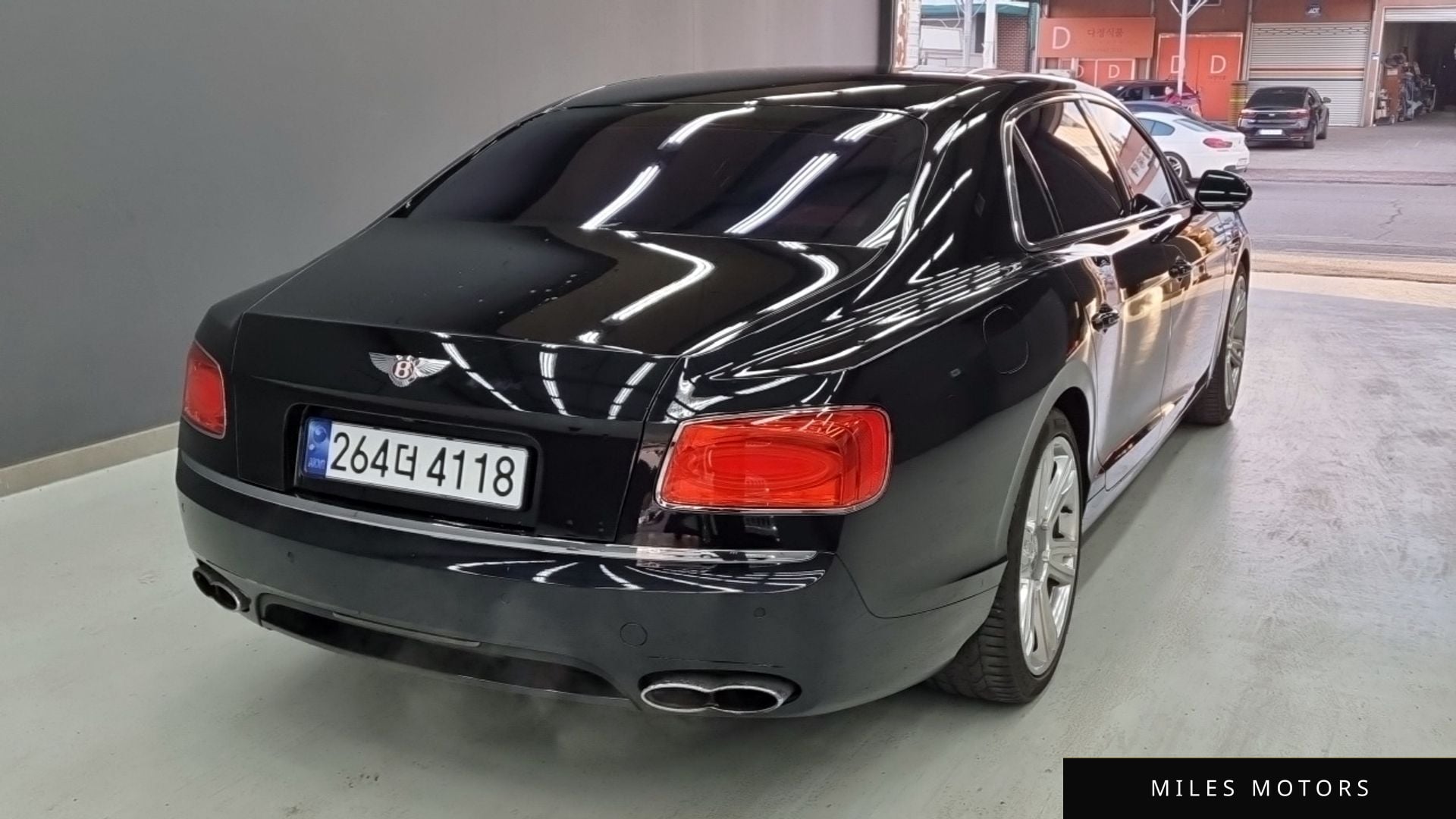 Bentley Flying Spur 2018 — миниатюра 2