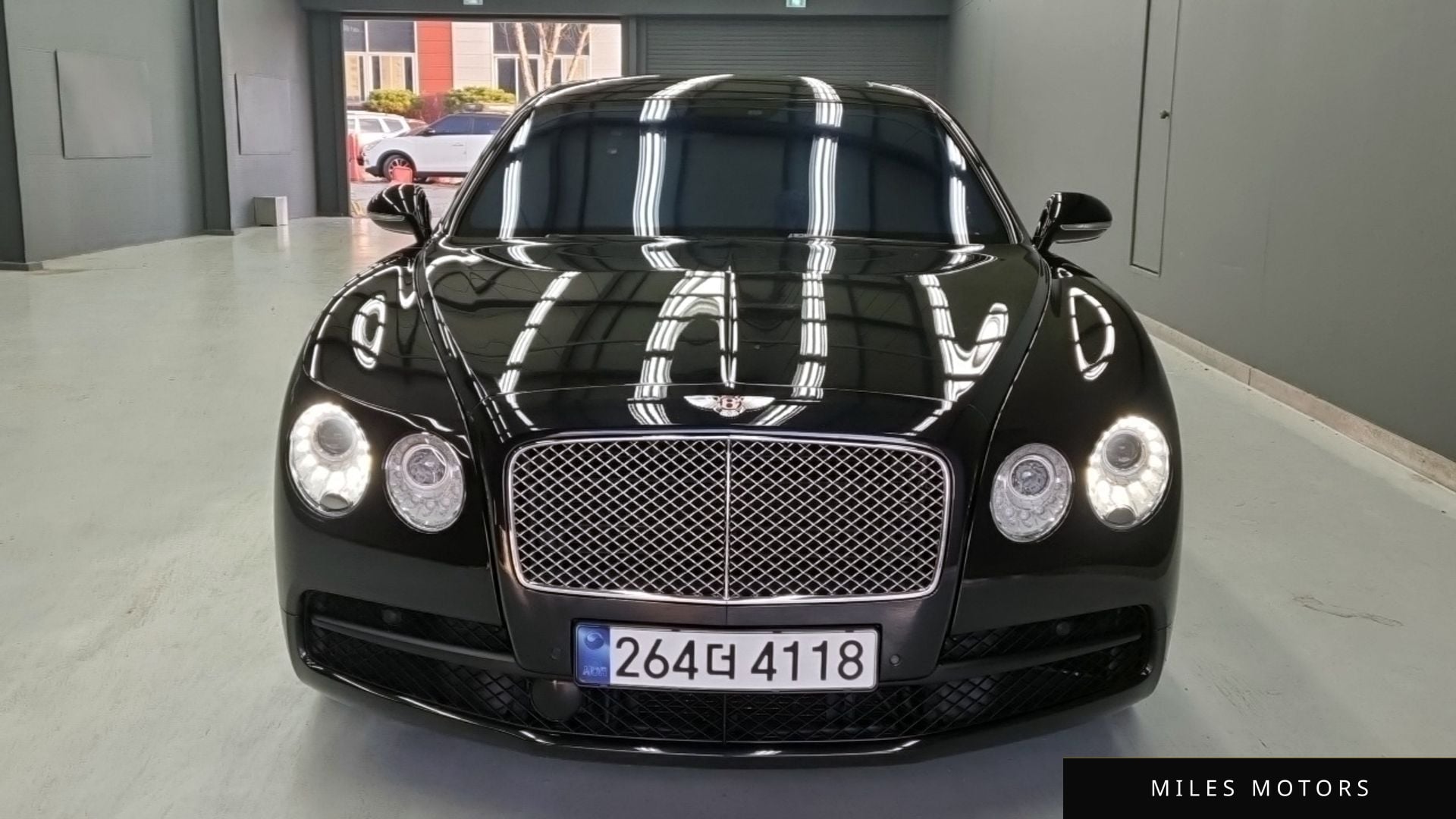 Bentley Flying Spur 2018 — миниатюра 3