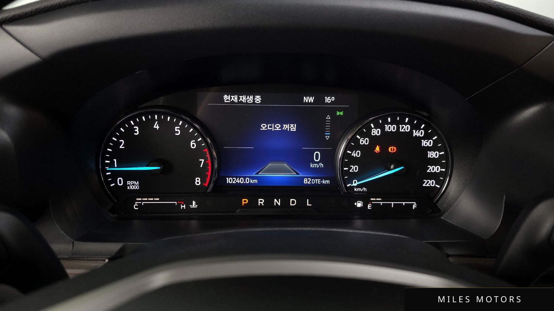 Ford Explorer 2023 — миниатюра 8