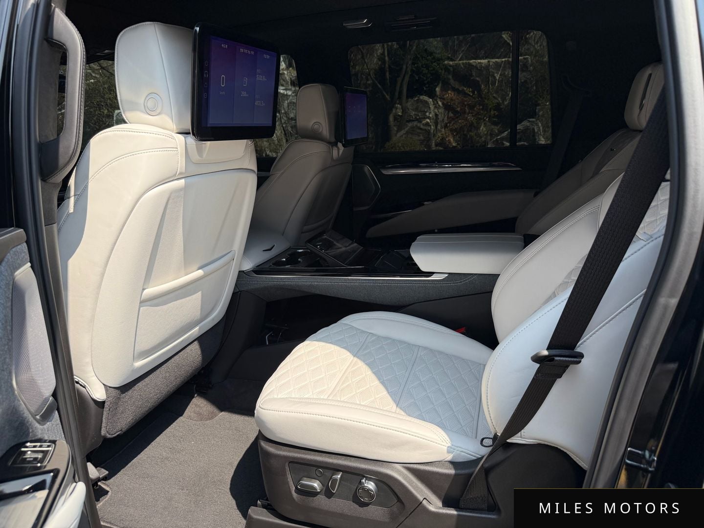 Cadillac 에스컬레이드 2025 — миниатюра 15