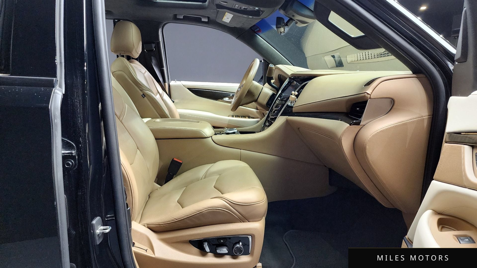 Cadillac Escalade 2020 — миниатюра 17