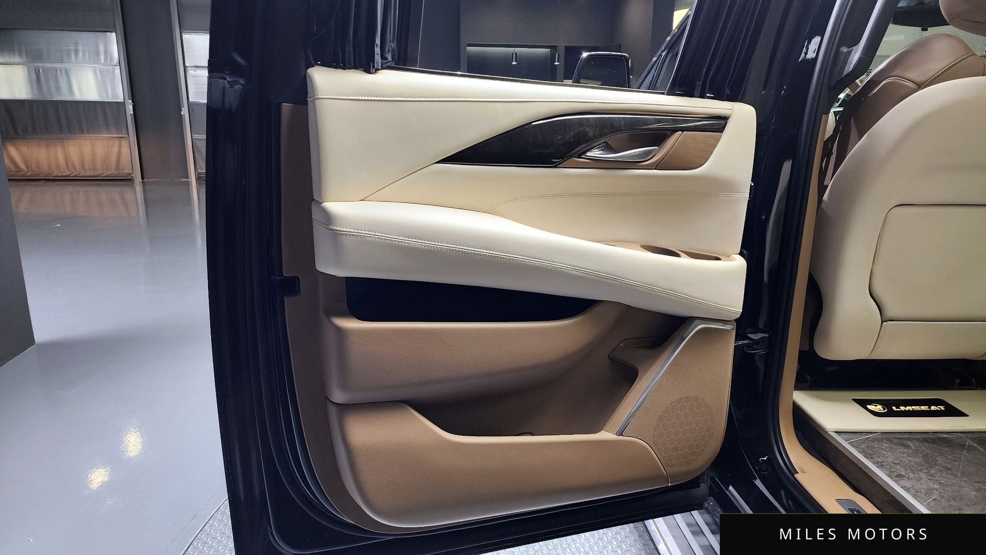 Cadillac Escalade 2020 — миниатюра 15