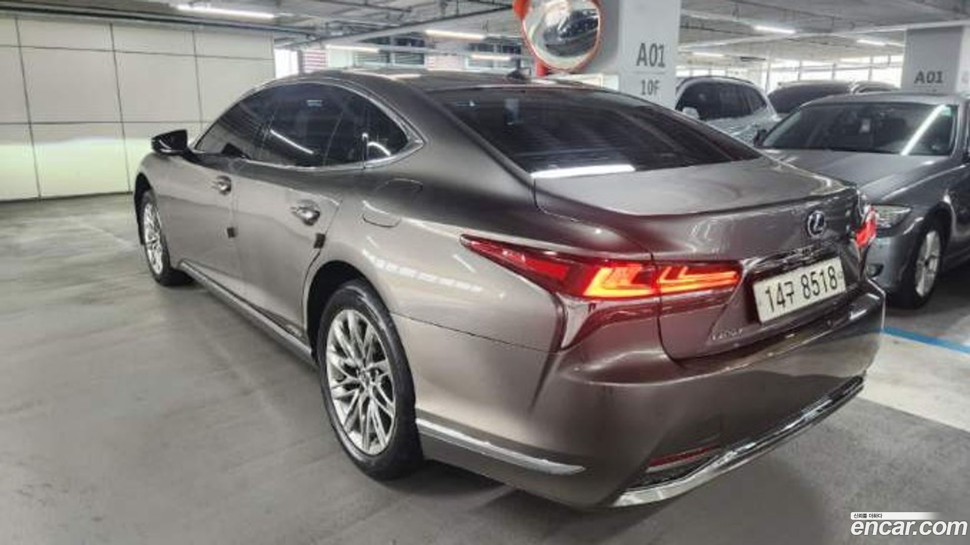 Лексус LS500h 2018 — миниатюра 2
