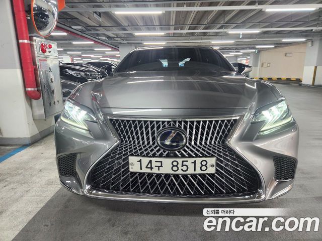 Лексус LS500h 2018 — миниатюра 3