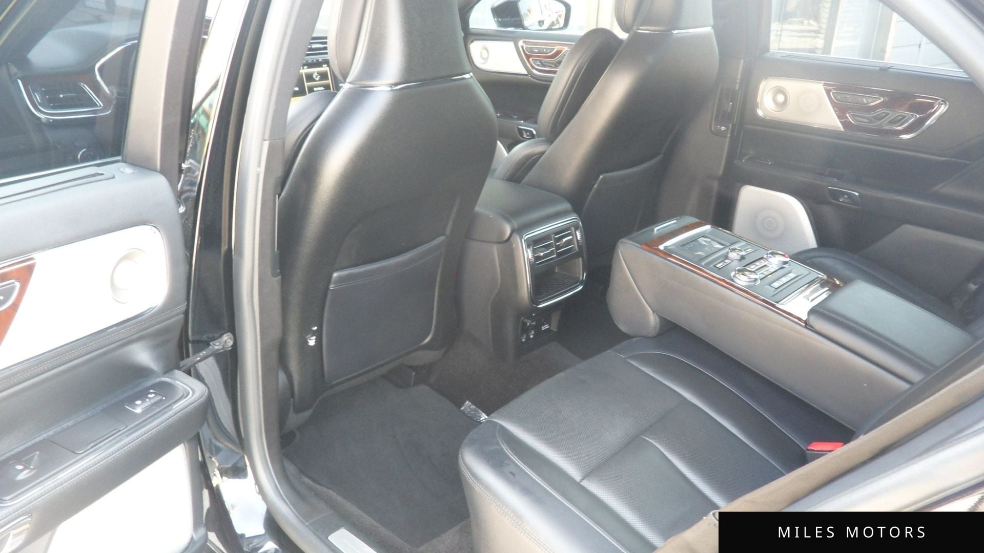 Lincoln Continental 2018 — миниатюра 8