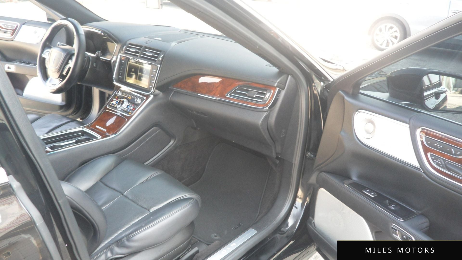 Lincoln Continental 2018 — миниатюра 9