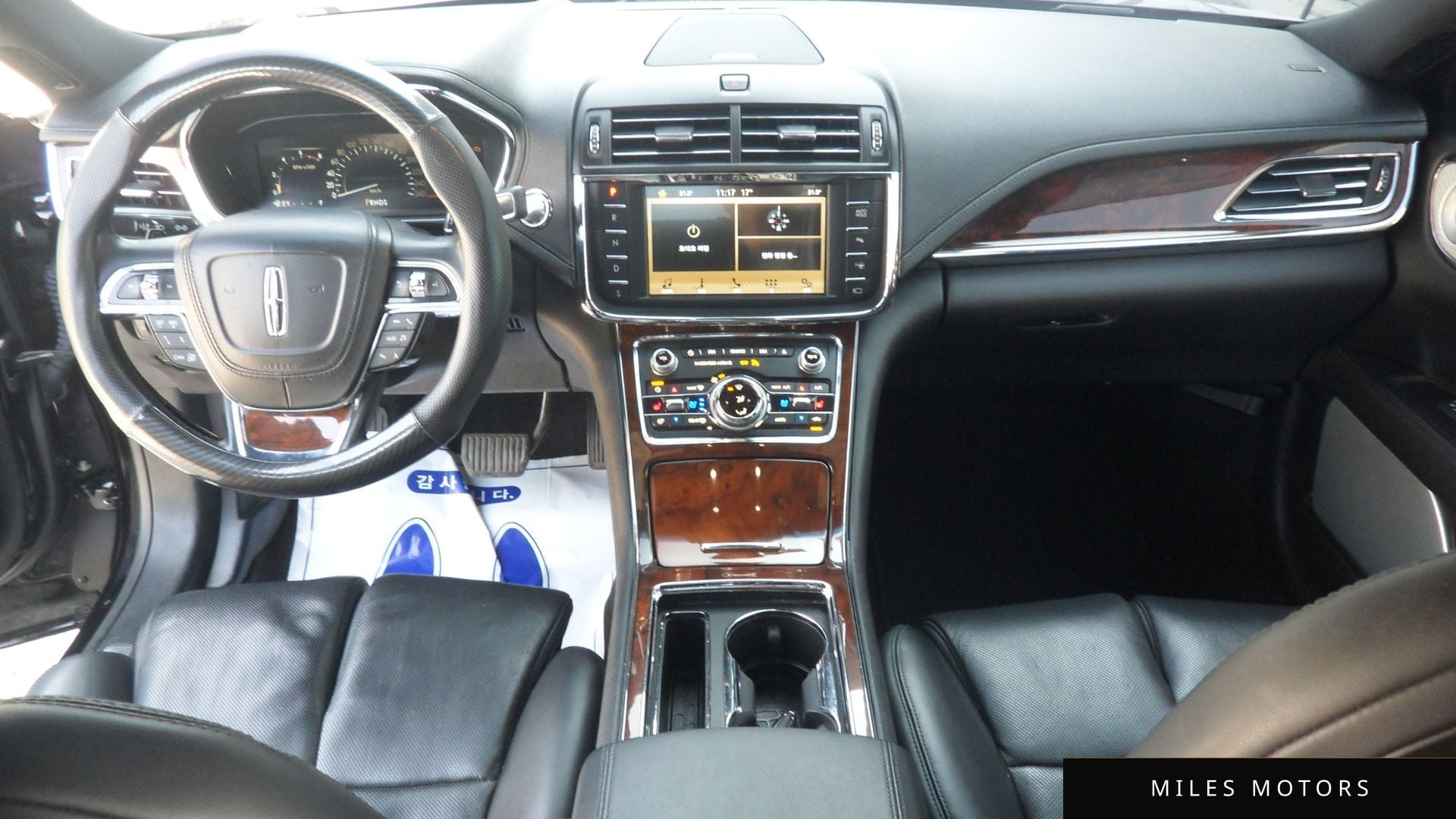 Lincoln Continental 2018 — миниатюра 11