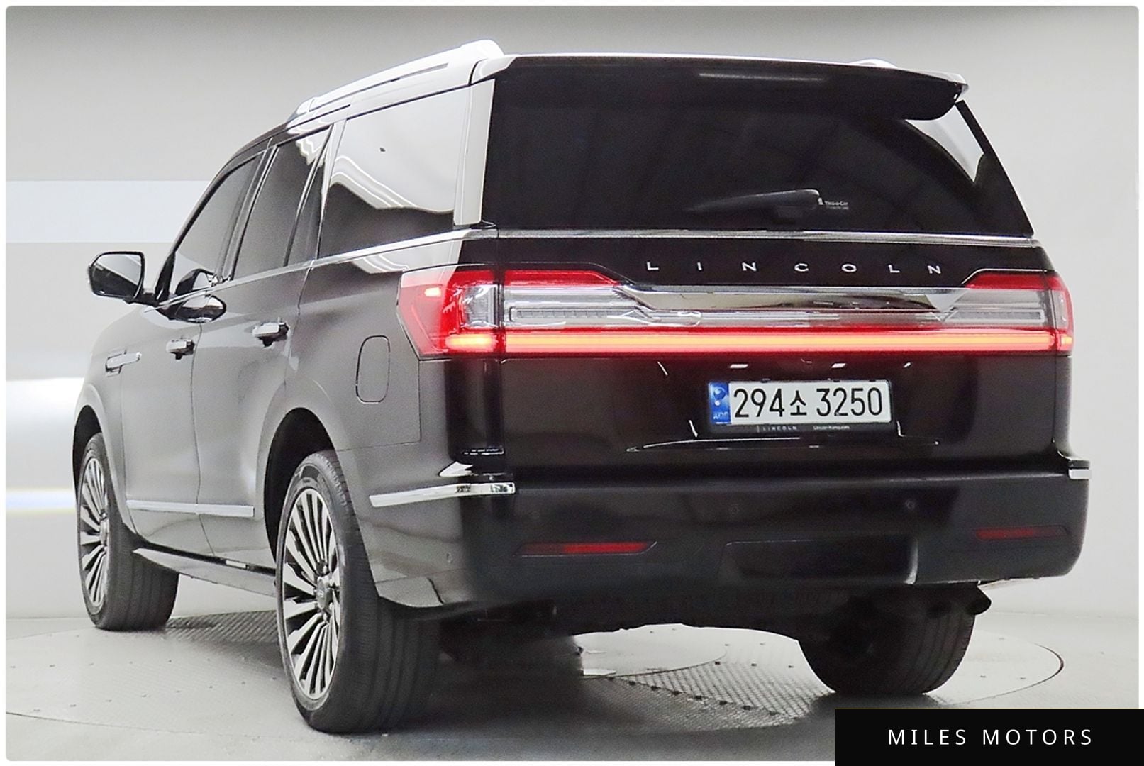 Lincoln Navigator 2021 — миниатюра 2