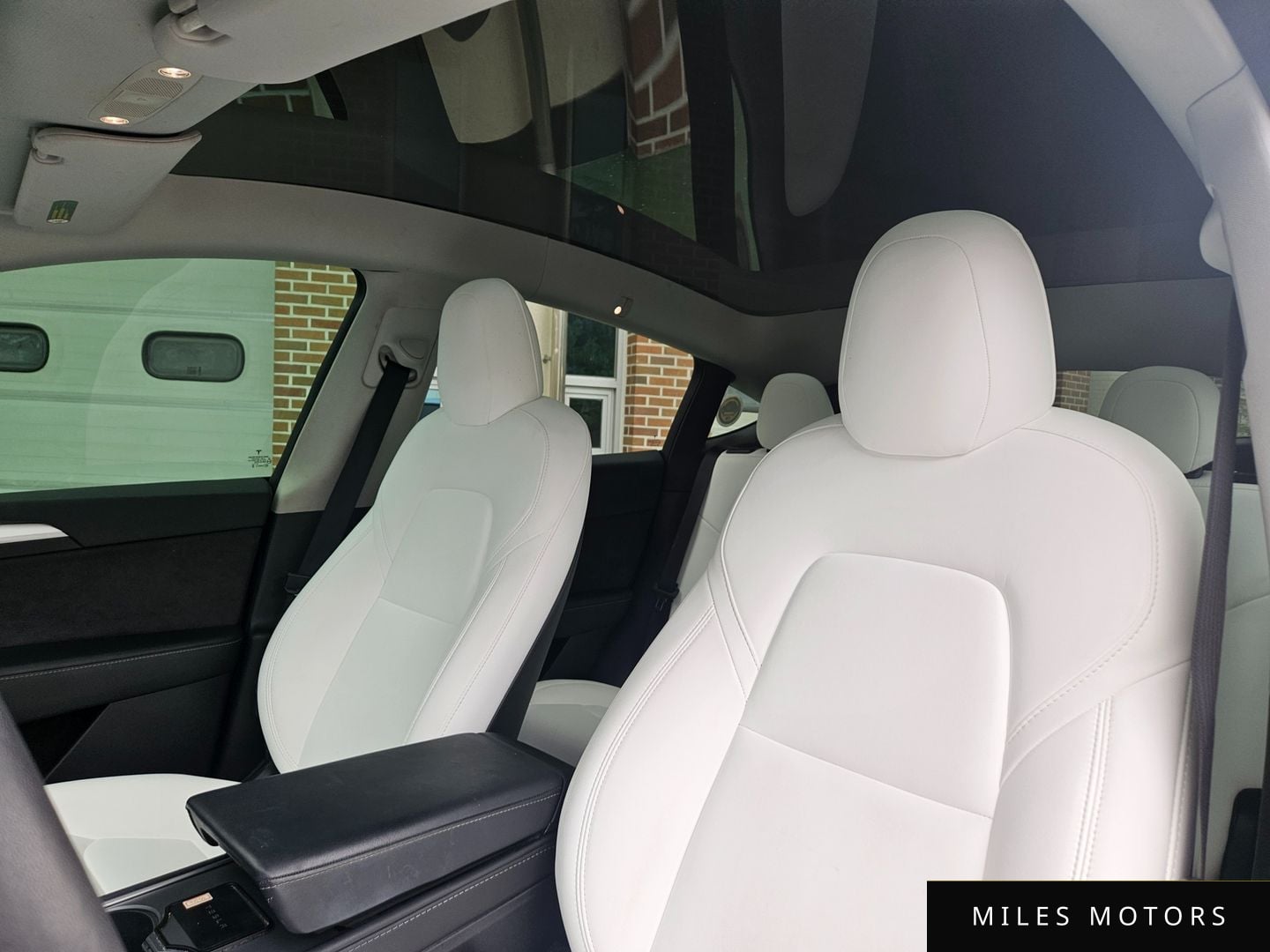 Tesla Model Y 2022 — миниатюра 12