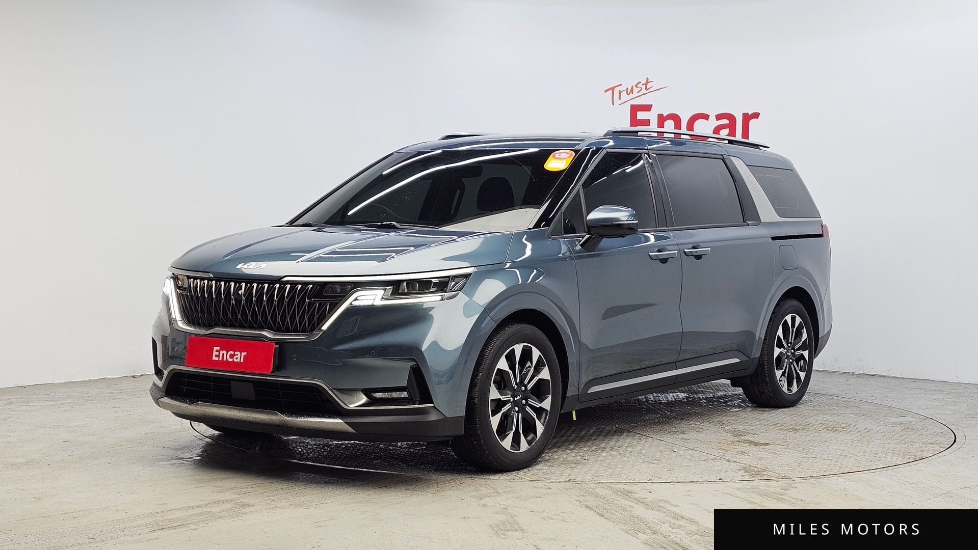 Kia Carnival 2023 — фото 1 из 12