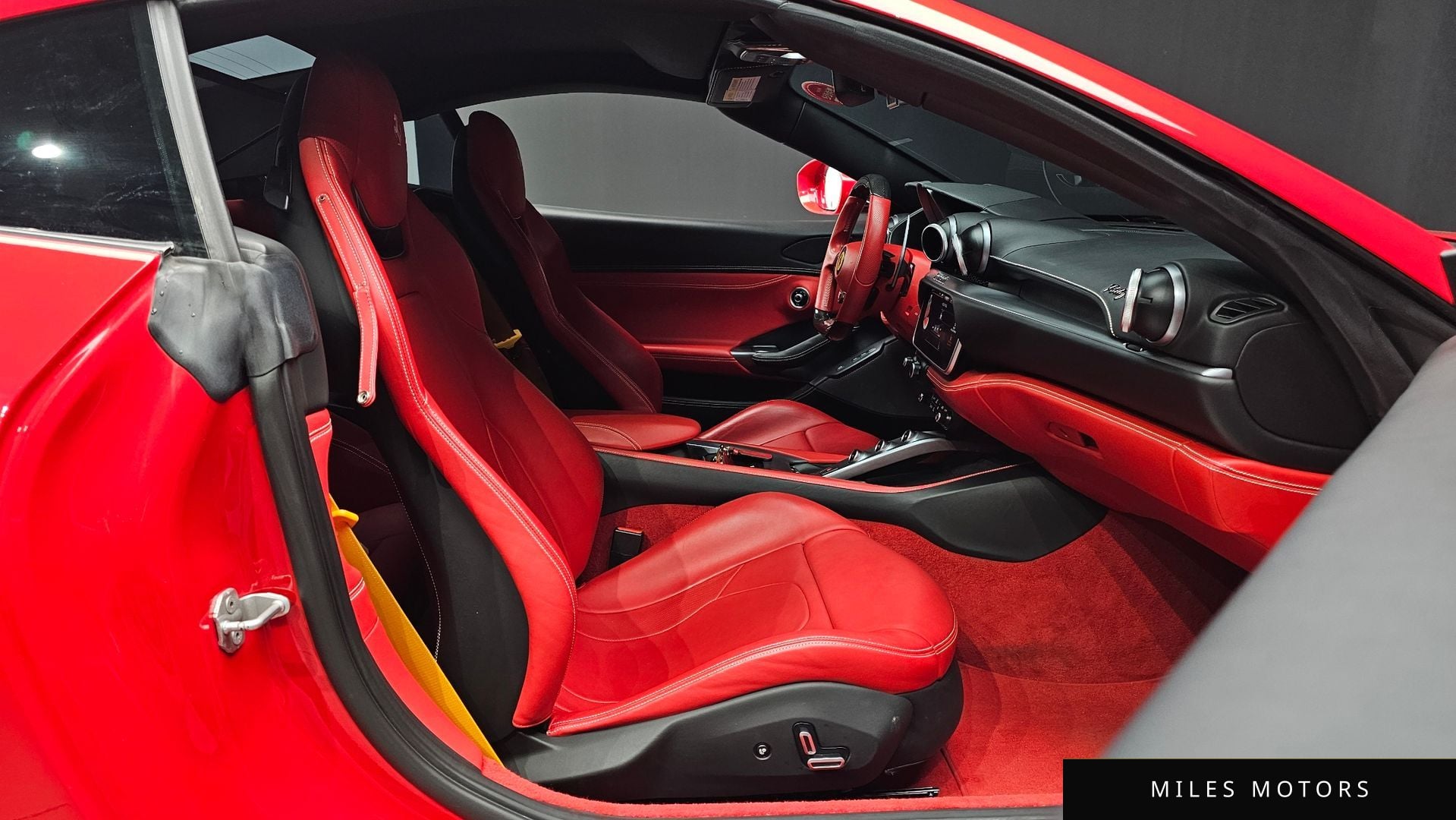 Ferrari 포르토피노 2019 — миниатюра 17