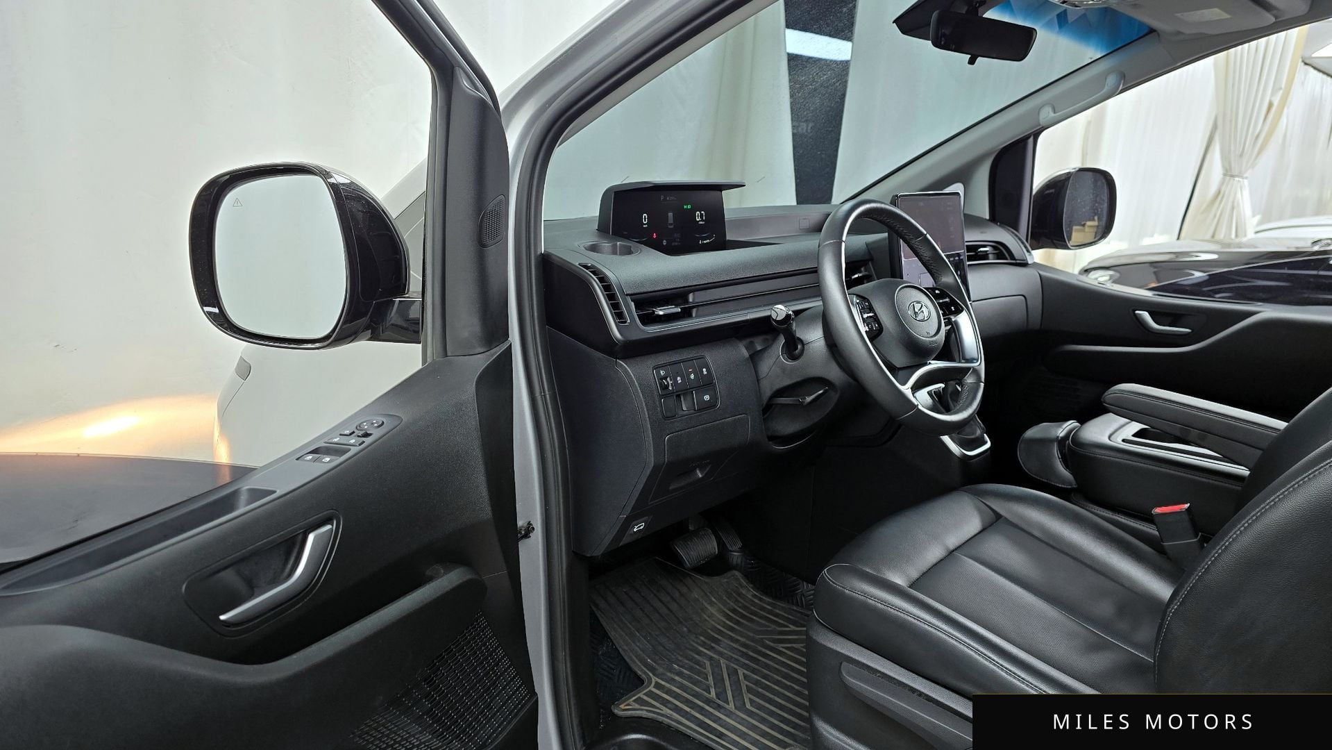 Hyundai Staria 2023 — миниатюра 13