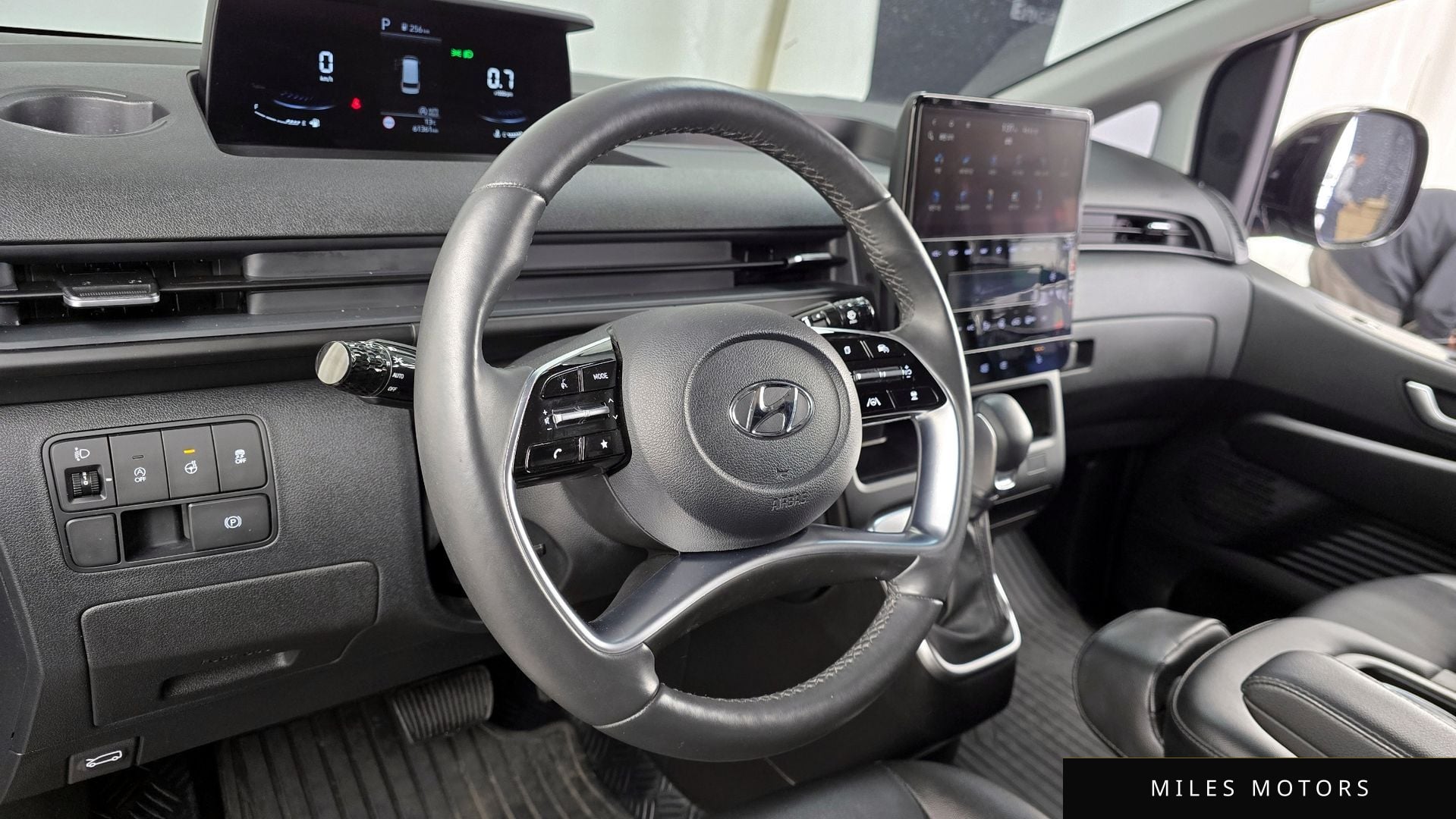 Hyundai Staria 2023 — миниатюра 19