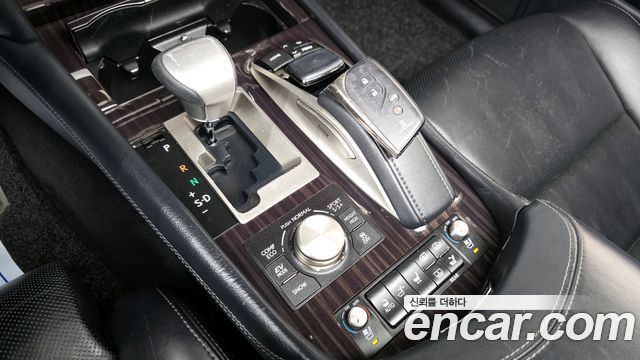 Лексус LS600hL 2017 — миниатюра 9