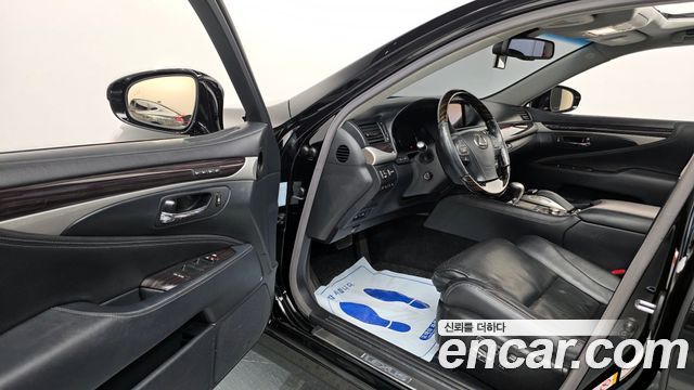 Лексус LS600hL 2017 — миниатюра 10