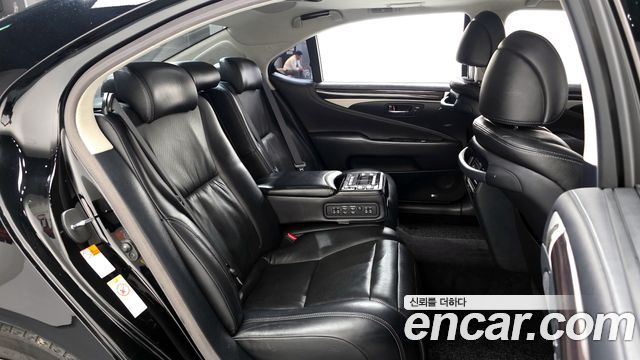 Лексус LS600hL 2017 — миниатюра 11
