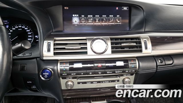 Лексус LS600hL 2017 — миниатюра 13
